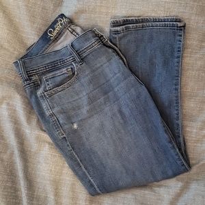 Old Navy Distressed Sweetheart Cropped Flare